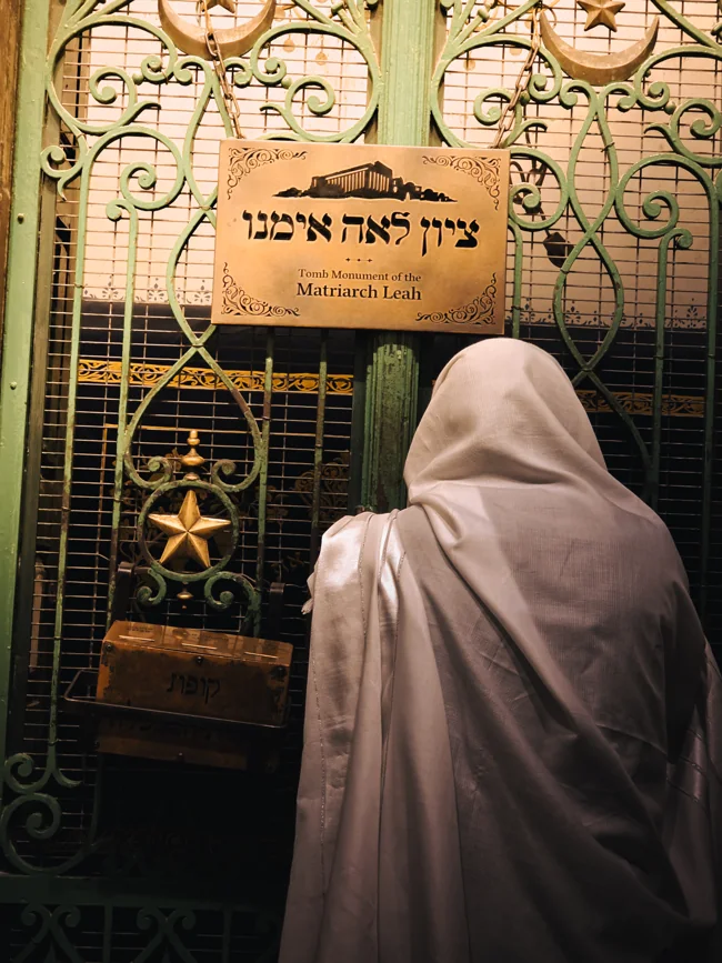רגע של תפילה בציון לאה אמנו